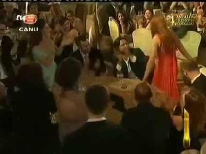 Hürrem Sultan'a şok hareket