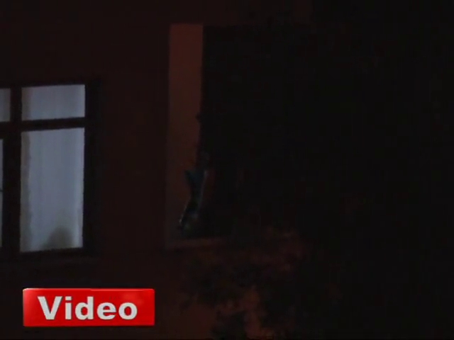 Emekli polis sevgilisi ve çocuğunu rehin aldı!