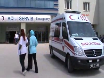 Önce eşini sonra 112 personelini dövdü