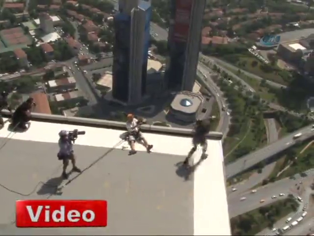 İstanbul'un tepesinden atladılar