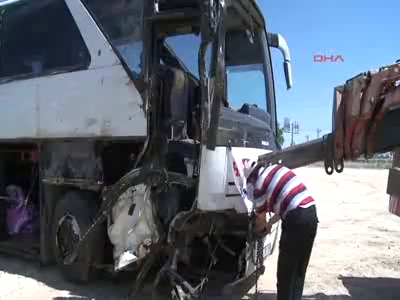 Bursa'da öğrenci servisi devrildi:1 ölü