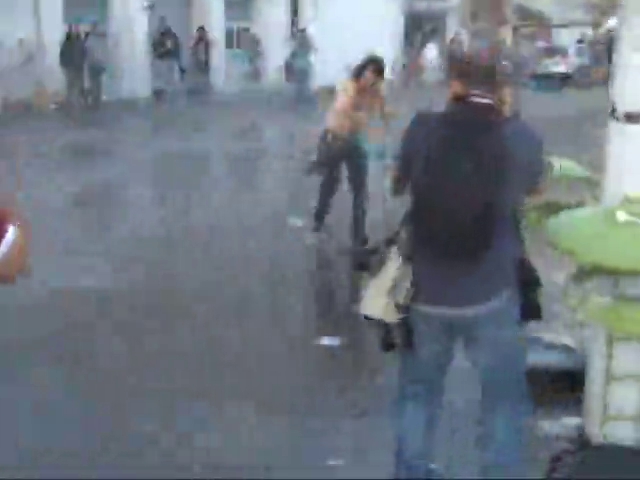Taksim’de esnaftan polise sert tepki