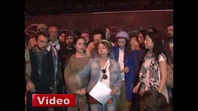 Sanatçılar Taksim'de açıklama yaptı