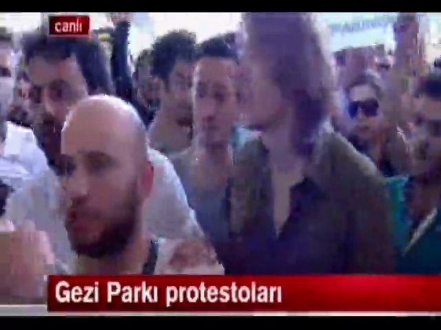 NTV kendisini protesto edenleri canlı yayınladı