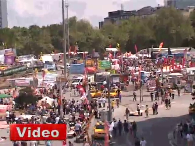 Gezi Parkı'nda evlenme teklifi
