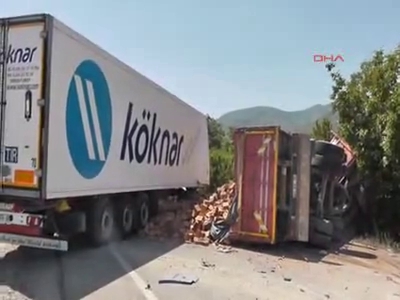 TIR ile kamyon çarpıştı: 1 ölü