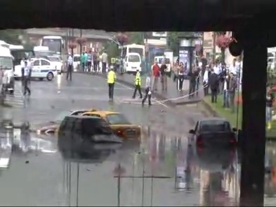 İstanbul'da yağmur yağdı böyle oldu!