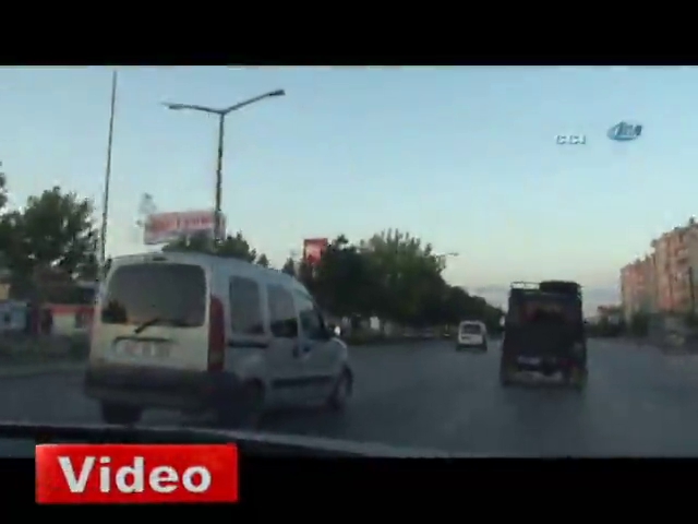 Polisten 'nazik' operasyon: 35 gözaltı