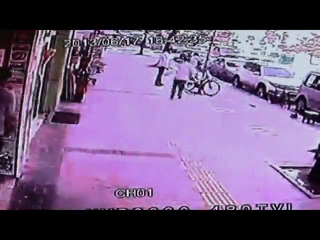 Silahlı saldırı anı an be an görüntülendi