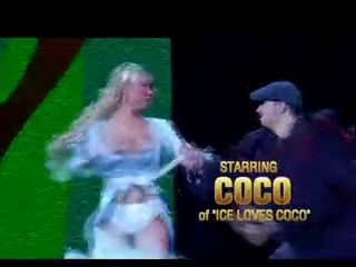Coco'dan striptiz şov!