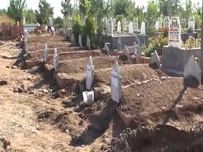 Kazada ölen 9 kişi yanyana gömüldü
