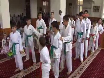 Kur'an kursunda karate de öğreniyorlar