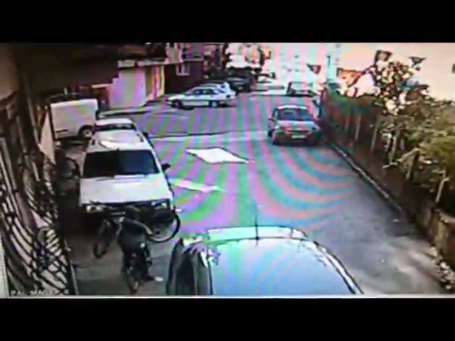 Küçük hırsız kameralardan kaçamadı