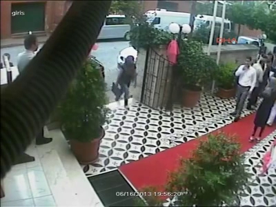 Takı çantasını böyle çaldılar