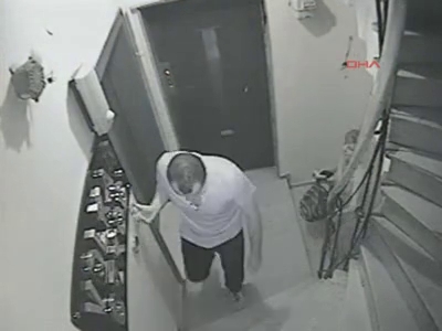 "Apartmandaki polis dayağı" güvenlik kamerasında