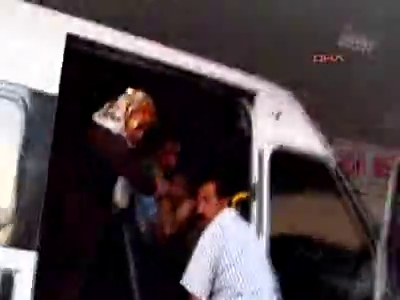 İki ailenin sokak kavgası kanlı bitti