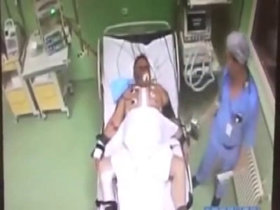 Yoğun bakımda doktor dayağı