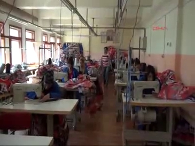 Kadınlar meslek öğreniyor