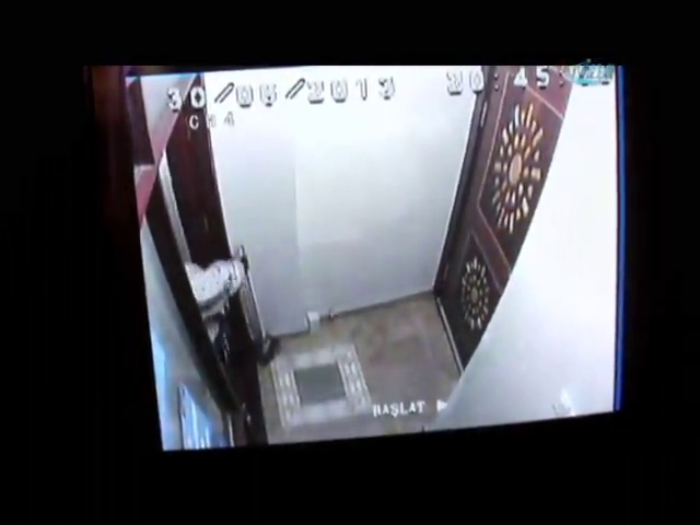 Cami hırsızı kamerada