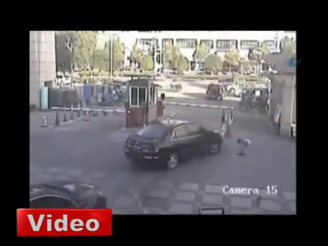 Otomobil çocuğu böyle ezdi