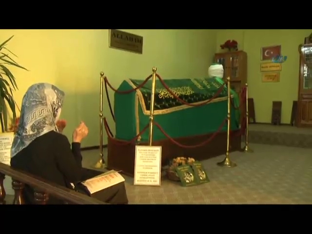 Tezeren Dede Türbesi'ne ziyaretçi akını