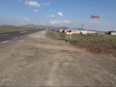 60 yıllık köy yolu mera oldu
