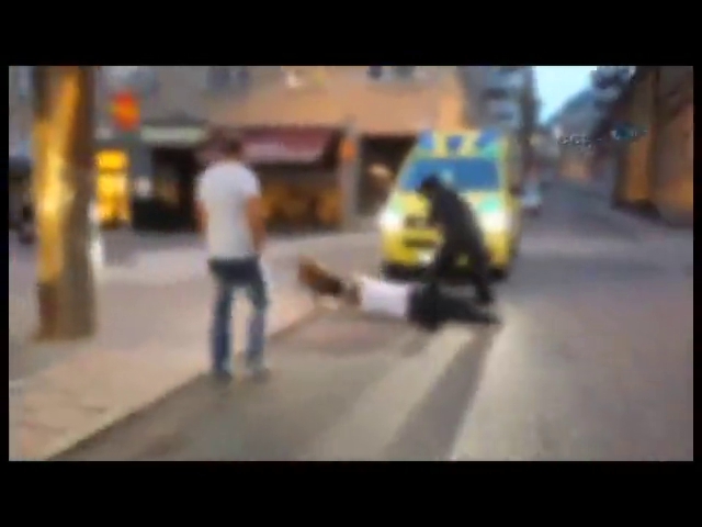 Kadın polisten cadde ortasında dayak