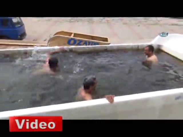 TIR'da havuz keyfi