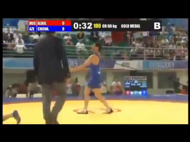 Azeri güreşciden  zafer dansı