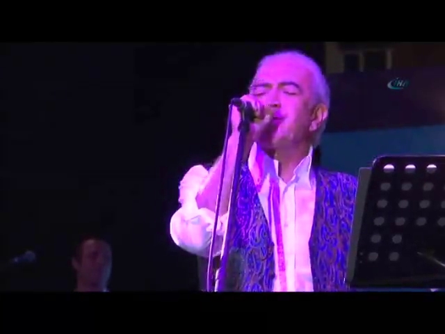 Edip Akbayram hayranlarıyla buluştu