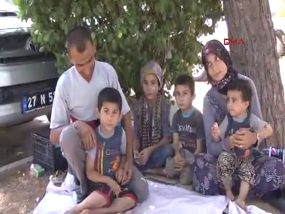 Evleri Hükümet Konağı bahçesi!