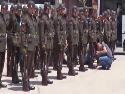 Cenaze merasiminde şaşırtan davranış
