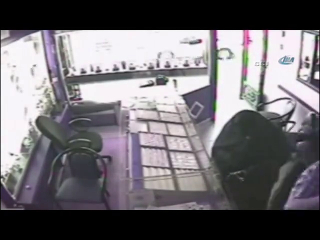 Kara çarşaflı soygun girişimi