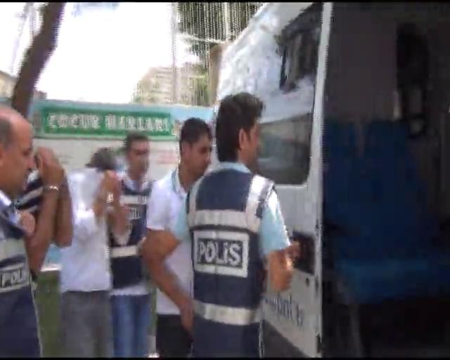 Pide kuyruğunda hırsızlık kamerada