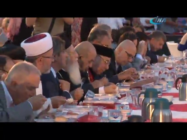 Farklı dinler aynı sofra