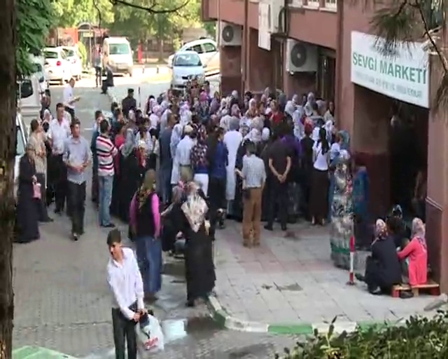 Sevgi market bayram oncesi sevindirdi