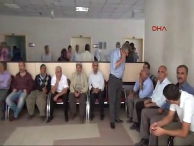 Köy meydanında kalaşnikofla intihar etti
