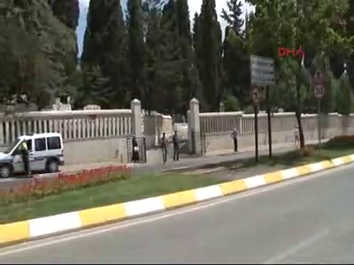 Başbakan Erdoğan'dan bayram öncesinde mezarlık ziyareti