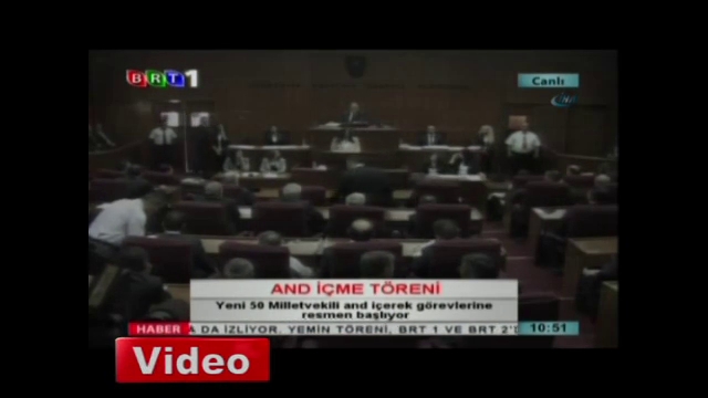 KKTC Meclisi’nde yemin töreninde olay