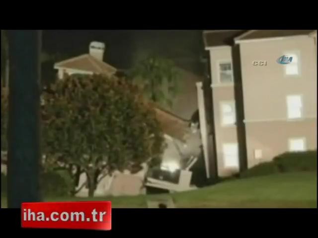 Florida'da otel toprağa battı!