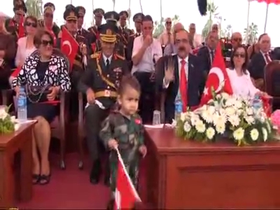 Zafer Bayramı bunaltıcı sıcakta kutlandı