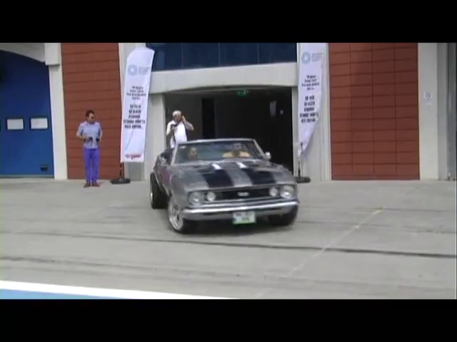 Klasik otomobiller pistte "zafer" turu