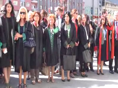 "Kılavuz kitaplarında Atatürk resmi zorunluluğu yok"