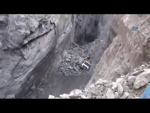 Göçük altında kalan işçilerin cesetler bulundu