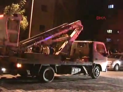 Baba ve iki çocuğu dumandan mahsur kaldı
