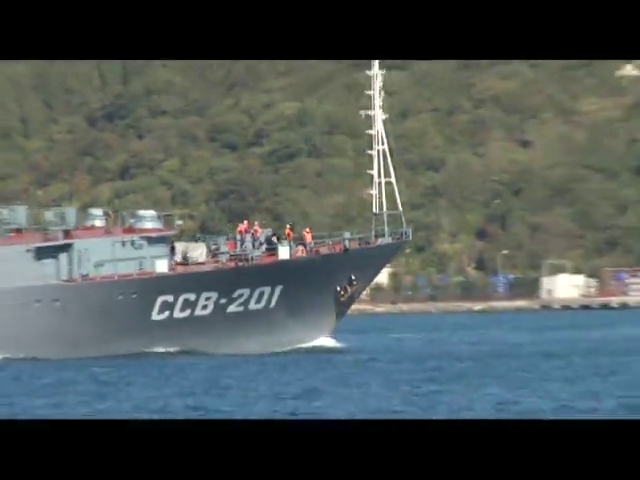 Rus savaş gemileri Boğaz'da