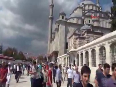 Fatih Cami'nde cuma namazı sonrası gerginlik
