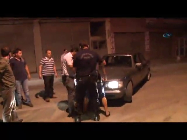 Adana’da olaylı gece: 1 polis yaralı