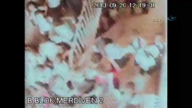Okul merdiveninde ölüm!