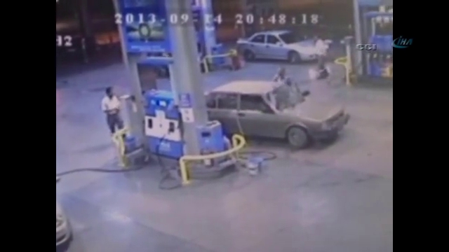 Çaldığı otomobilin yakıtı bitince...
